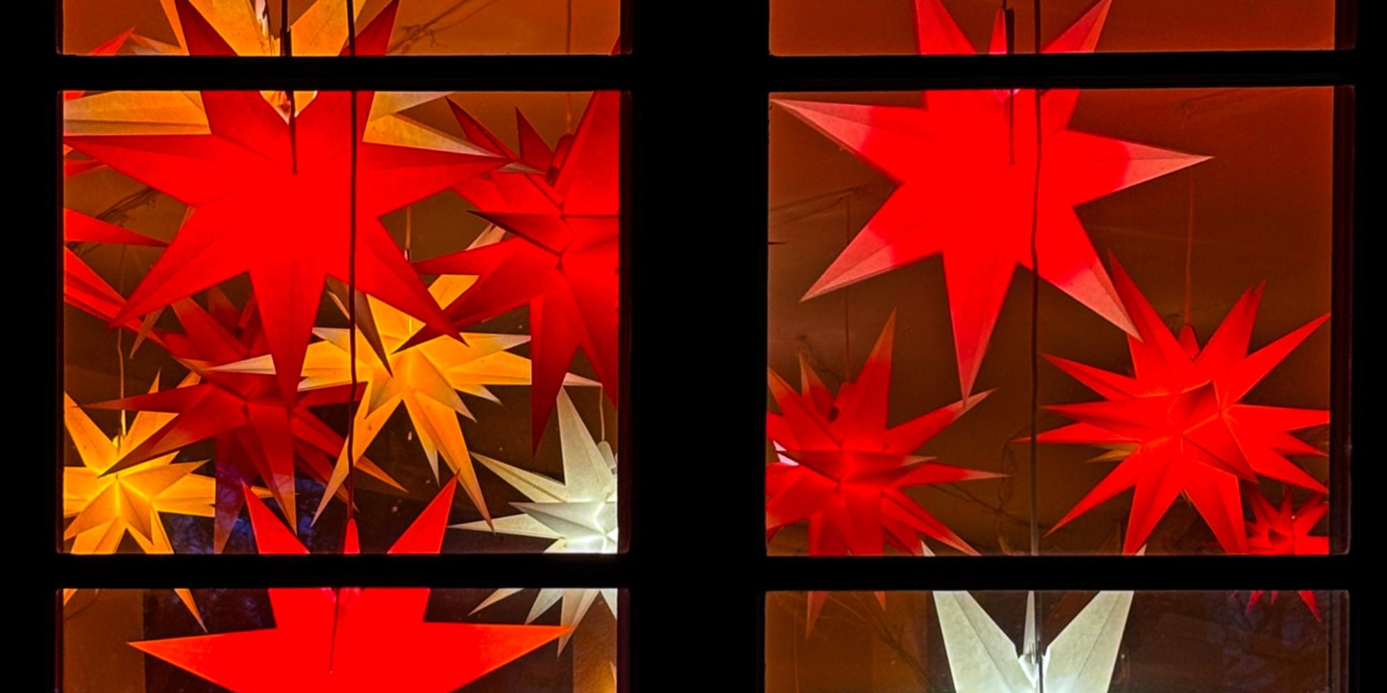 sternenfenster_by_Christiane_Raabe_pfarrbriefservice