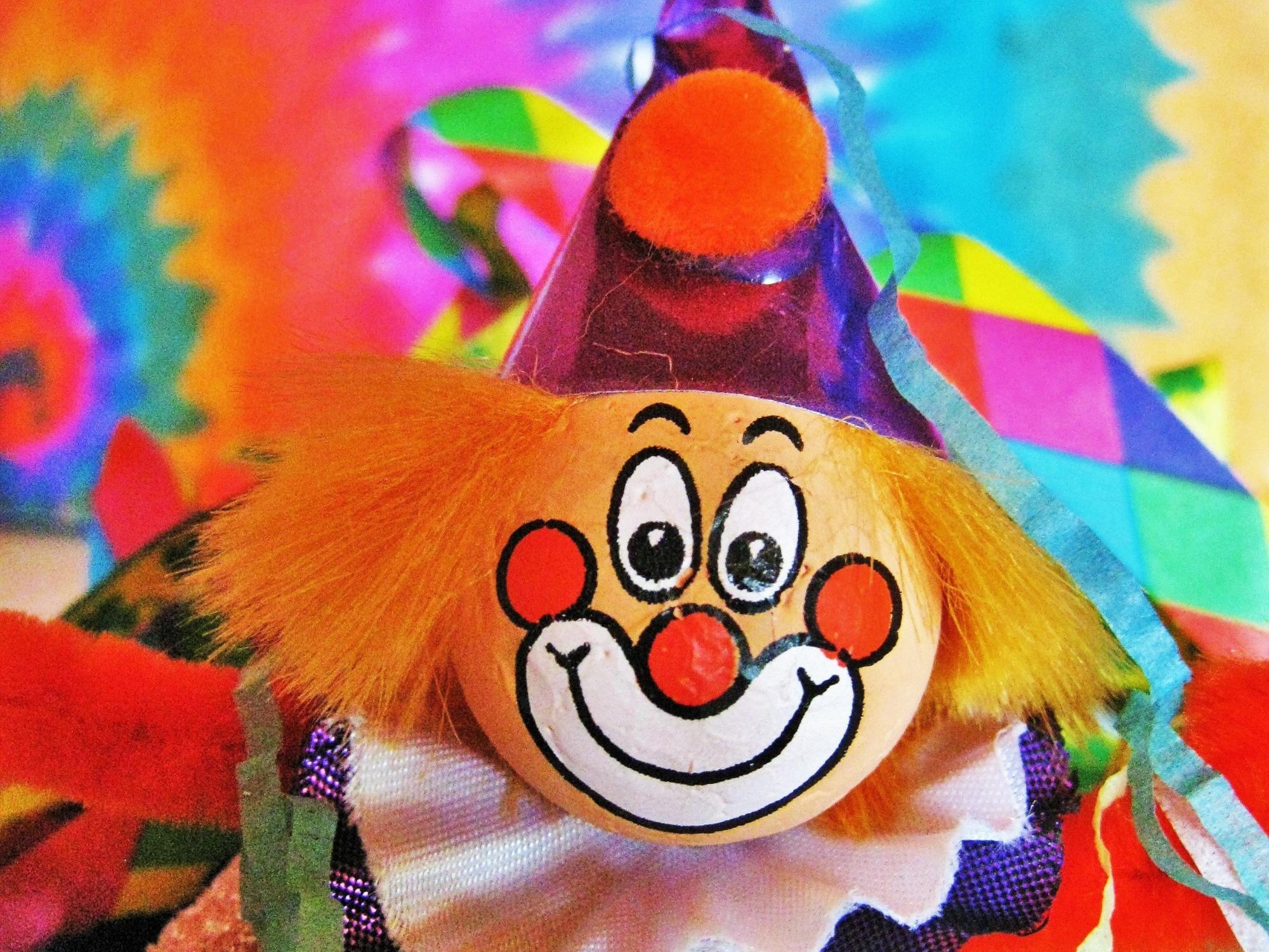 carnival-clown-1149326_by_ASSY_pixabay_pbs