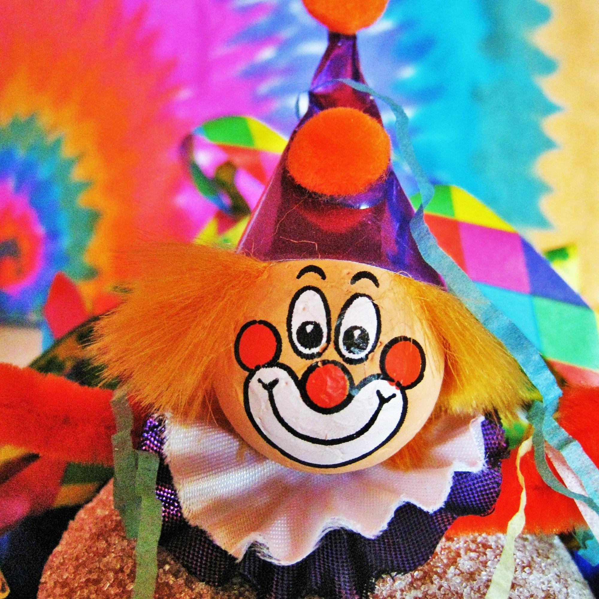 carnival-clown-1149326_by_ASSY_pixabay_pbs