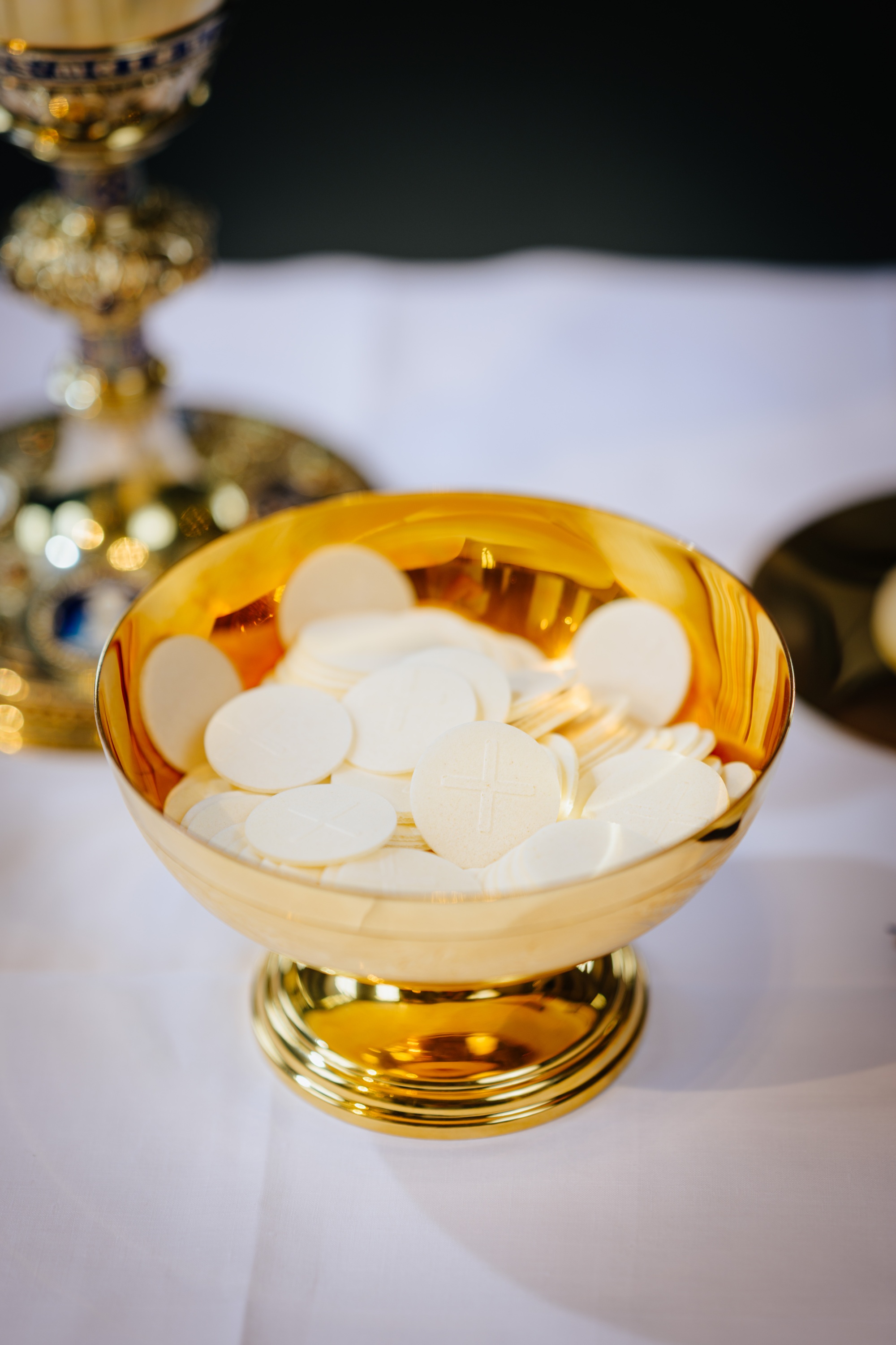 hostienschale-1_by_Besim_Mazhiqi_Erzbistum-Paderborn_pbs