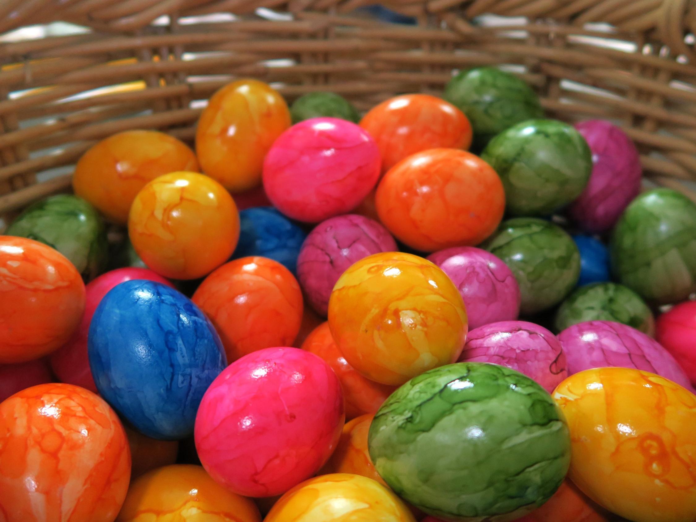 viele-farben-zu-ostern_by_Christiane-Raabe_pfarrbriefservice